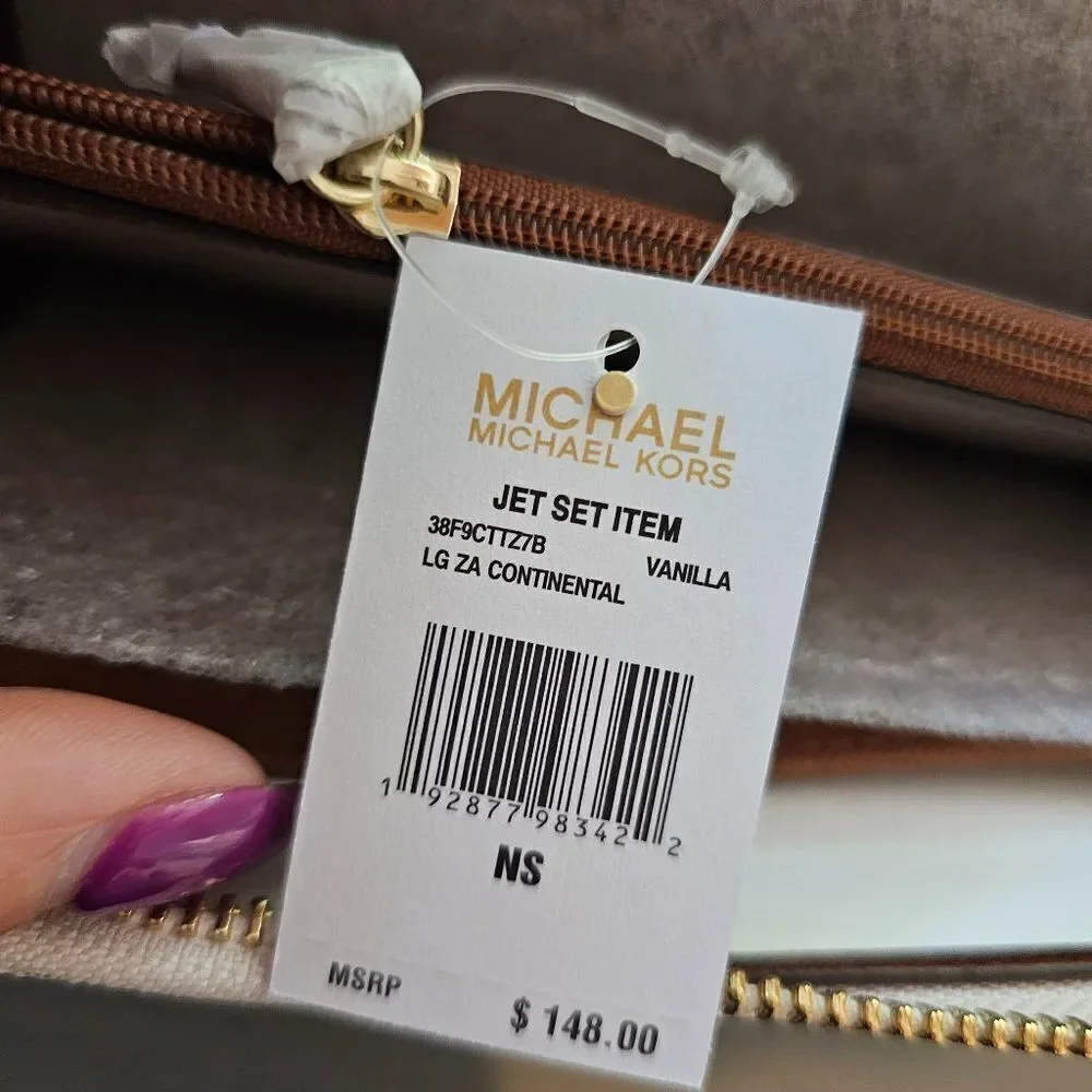 Michael Kors Jet Set Travel Vanilla Signature Continental Wallet Size Large